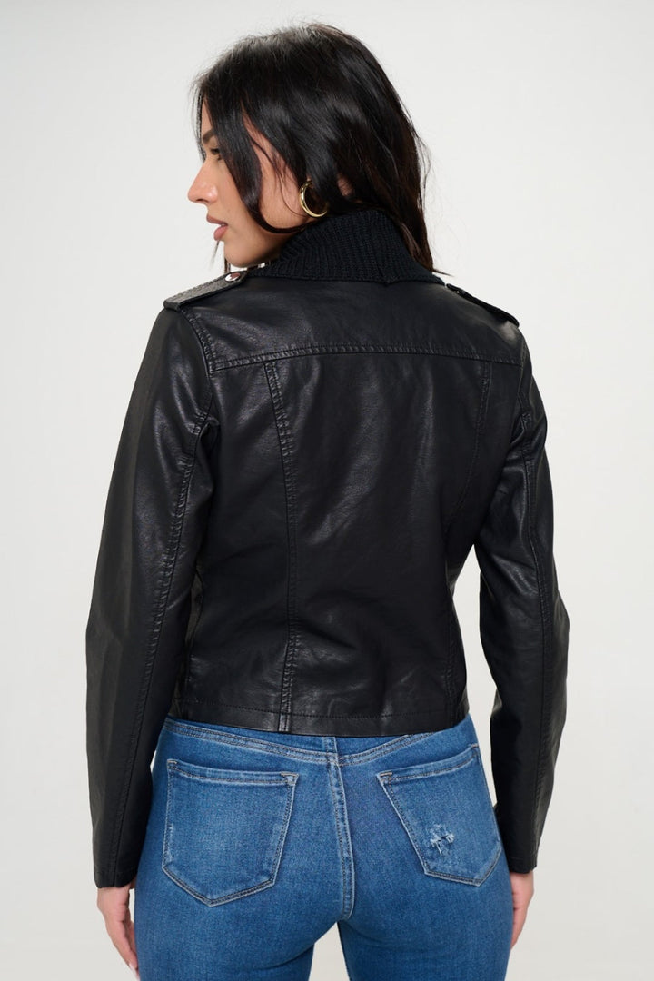 Stilla | LA Strik Krave Faux Læder Crop Jakke