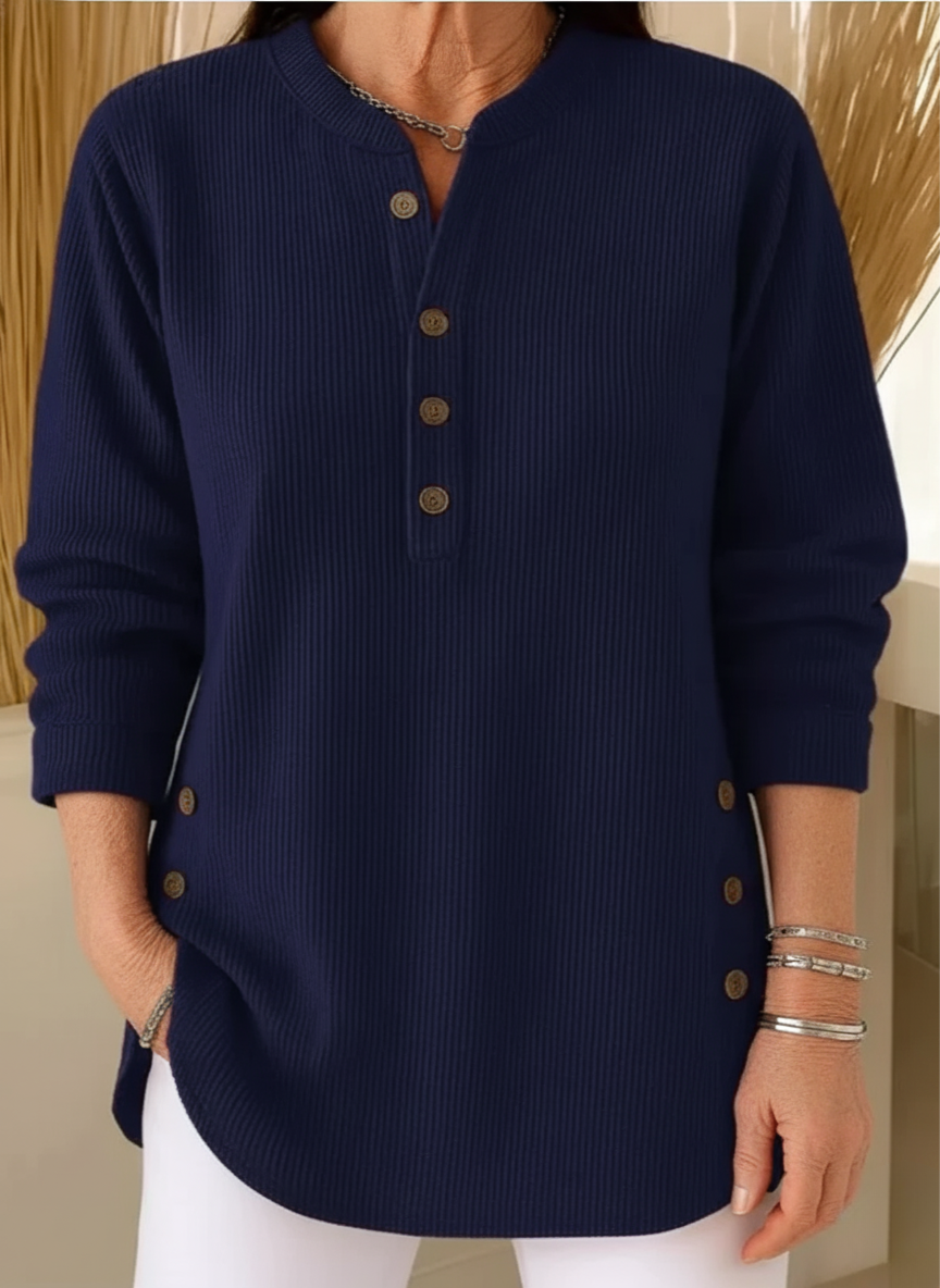 Stilla | Behagelig Sweater med Smart Knapdetalje