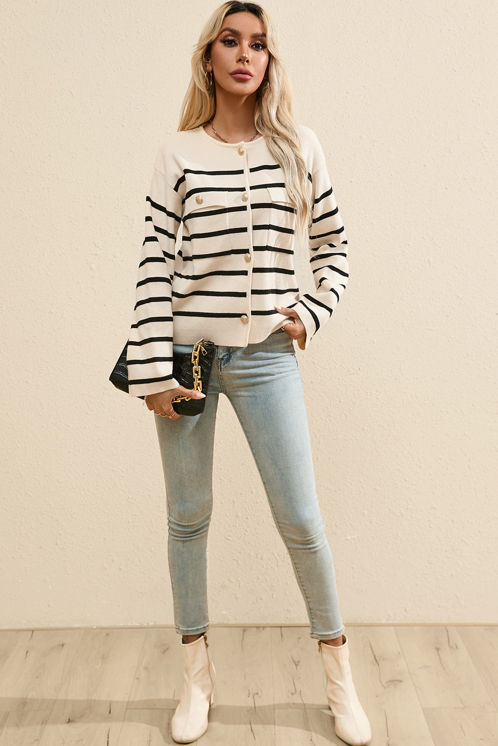 Stilla | Knap Op Rund Hals Cardigan