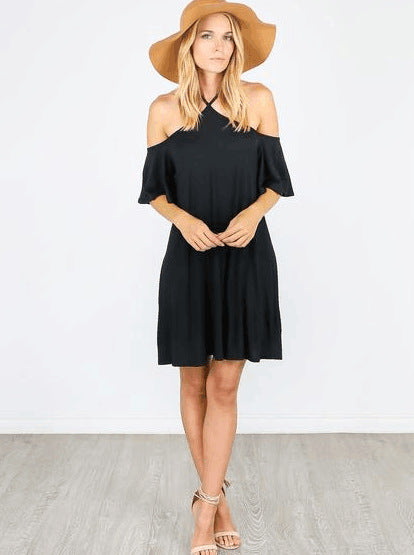 Kvinders sommerkjole med off-the-shoulder look og flydende snit