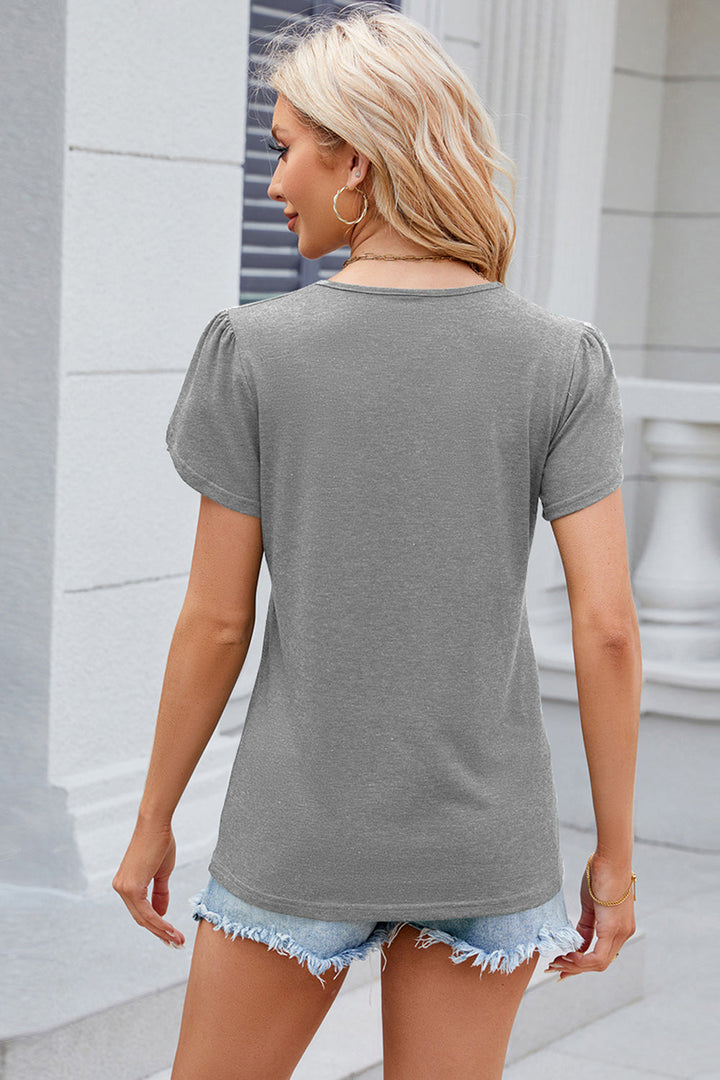 Stilla | V-hals T-shirt med petalærmer