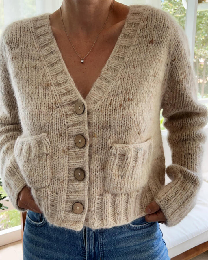 Stilla | Cardigan med knapliste og V-hals