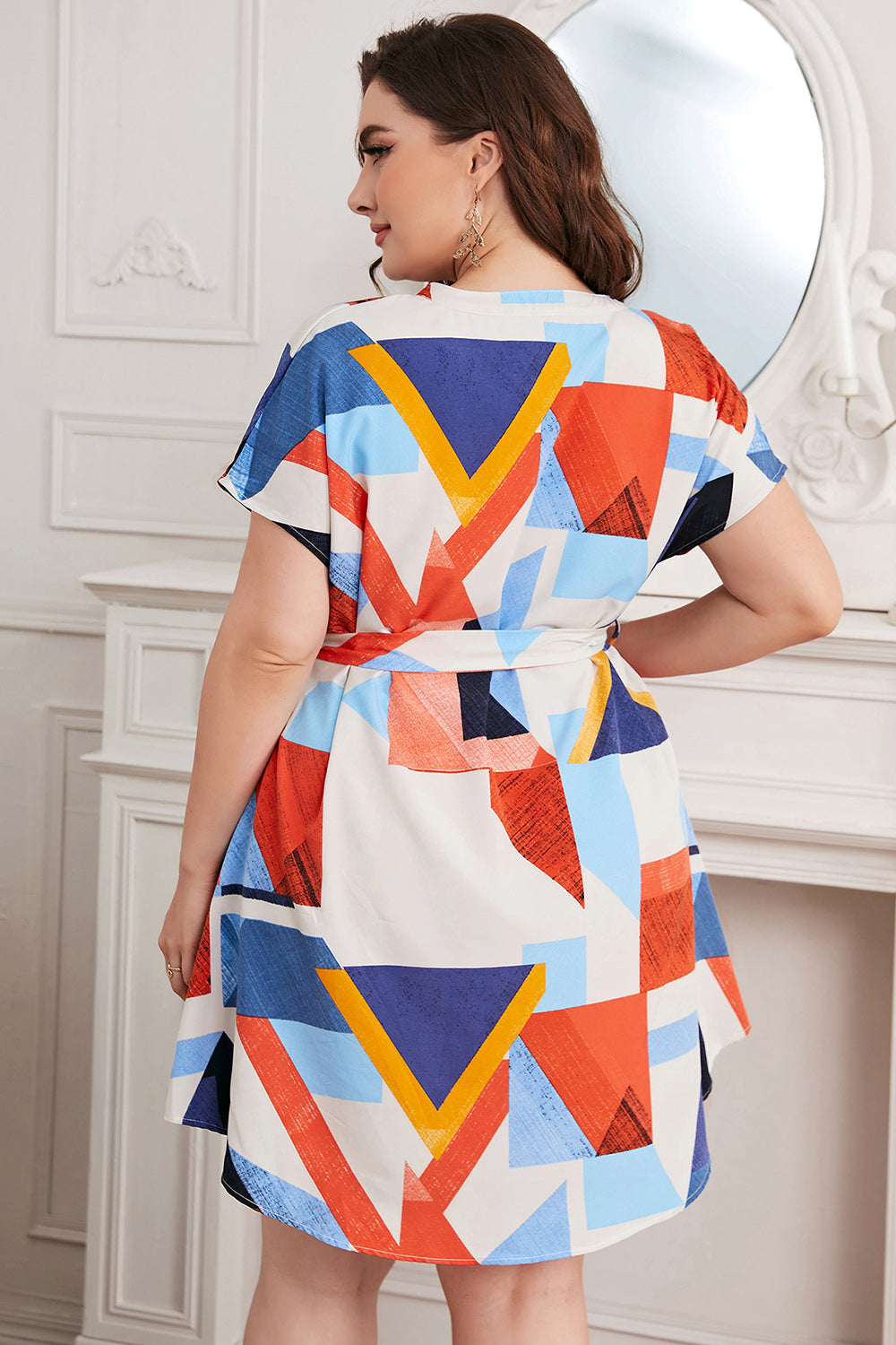 Stilla | Størrelse Notched Neck Tie Waist Dress