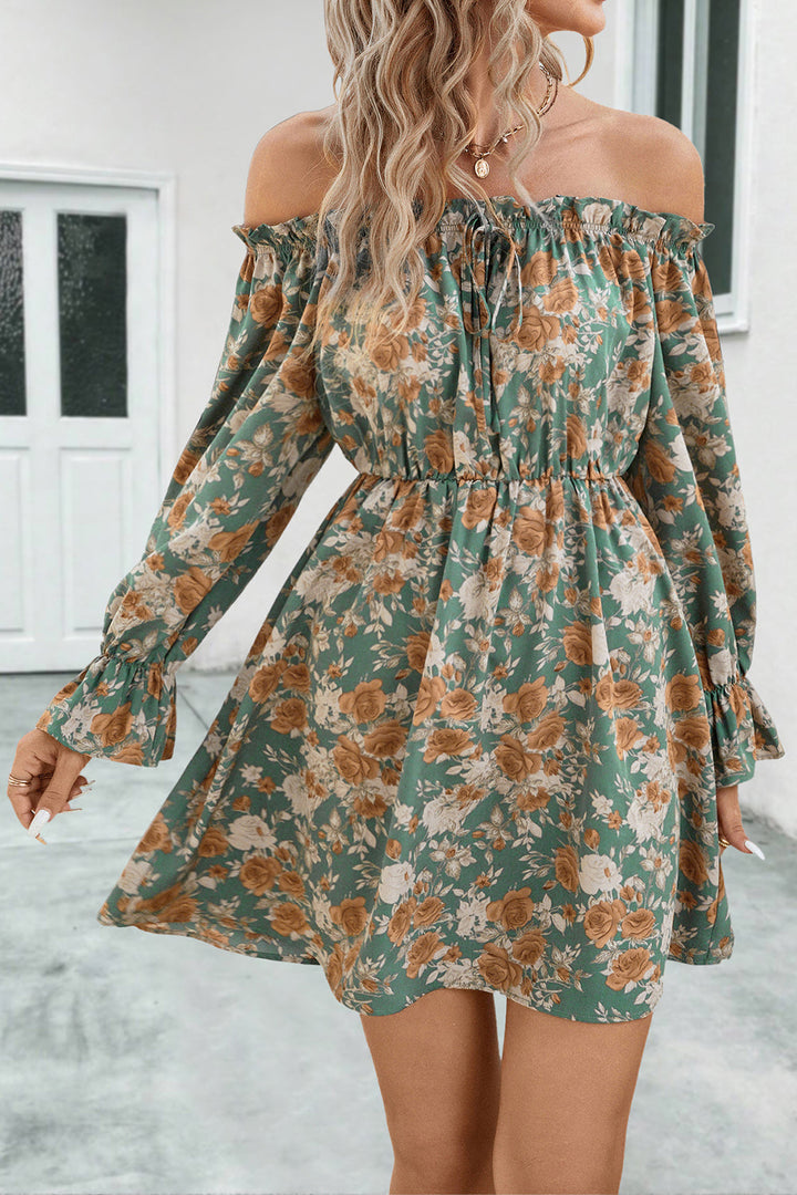 Stilla | Off-Shoulder Flounce Ærme Kjole