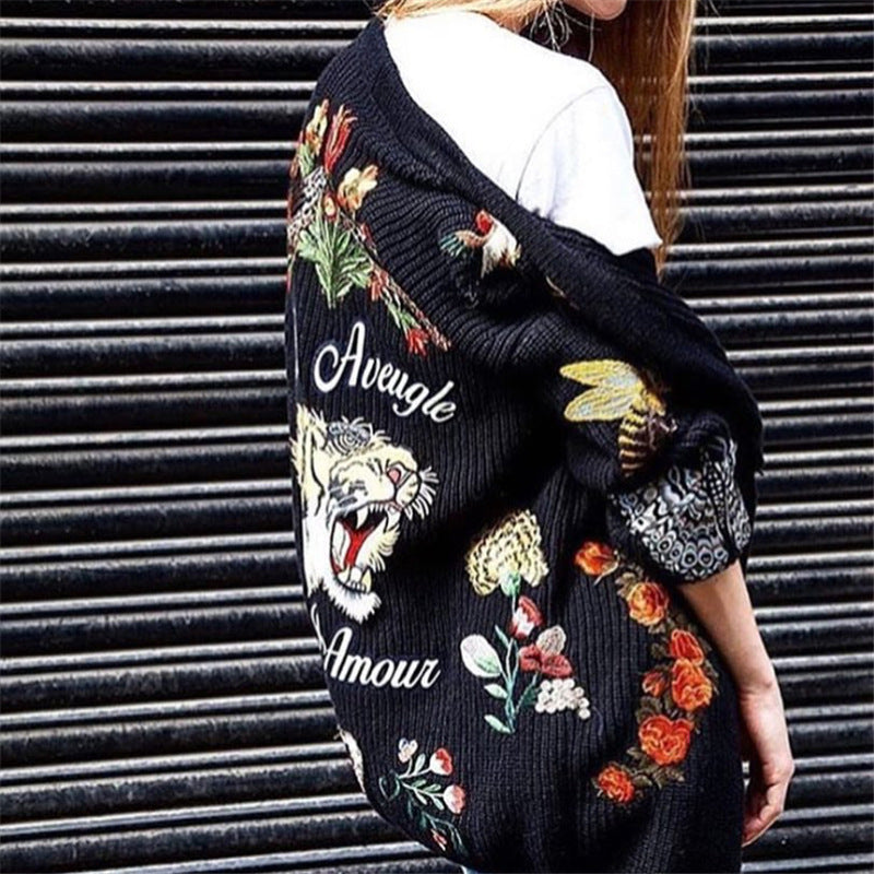 Kvinders cardigan med blomsterdesign og detaljer i høj kvalitet med knapper Stilla
