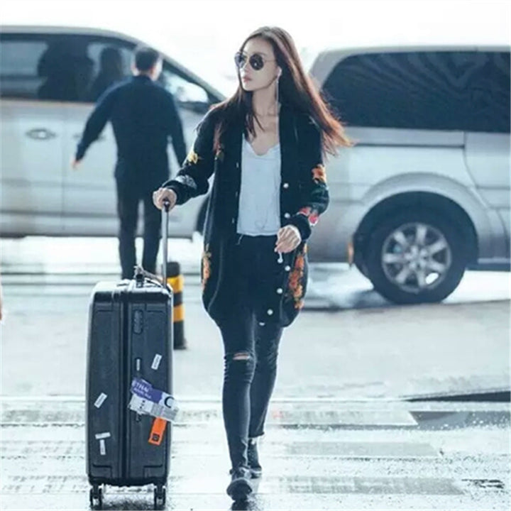Kvinders cardigan med blomsterdesign og detaljer i høj kvalitet med knapper Stilla