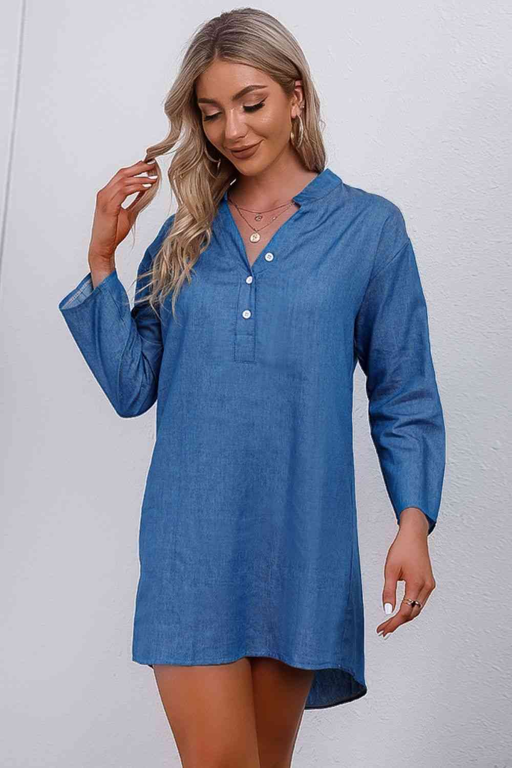 Stilla | Knap Notch Hals Høj-lav Denim Kjole