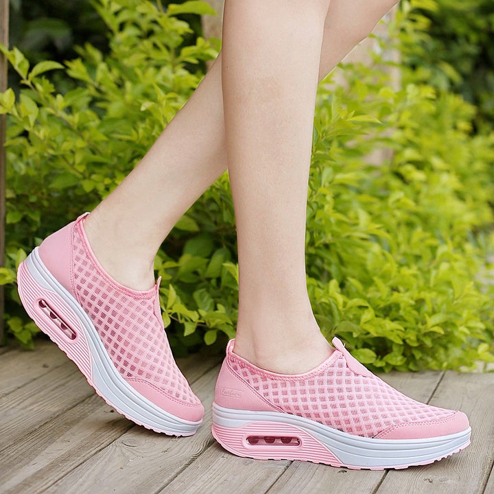 Dame nan komfortabel Slip-on kile sneakers med luftfjedret plateau og åndbart bikage mesh sko