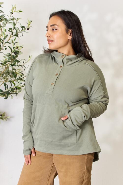 Stilla | Code Full Size Halv Knap Hoodie