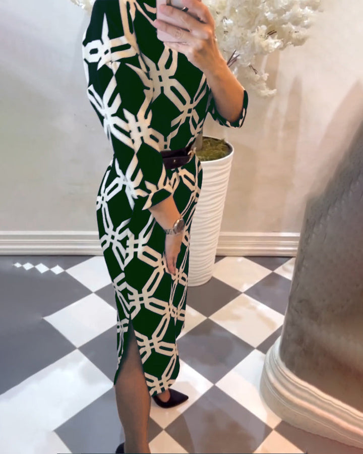 Stilla | Kjole med Geometrisk Print og Sidestykke Slids