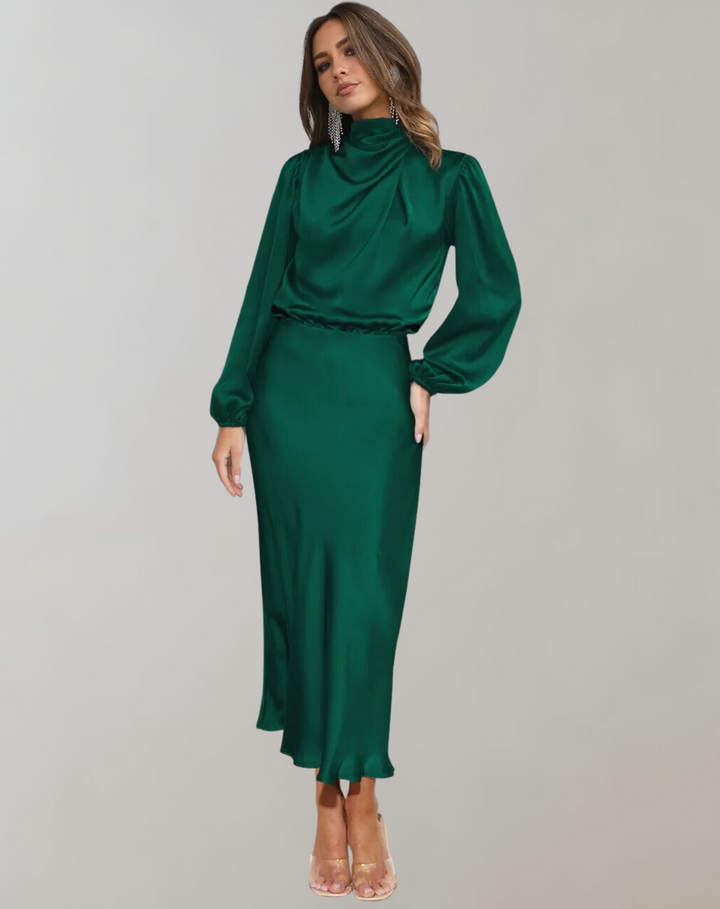 Stilla | Elegant satin kjole med lange ærmer