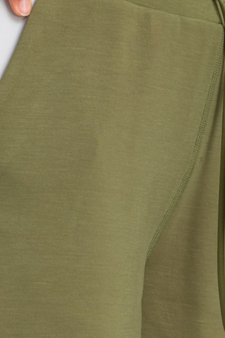 Stilla | Elastisk Talje Sports Shorts med Lommer