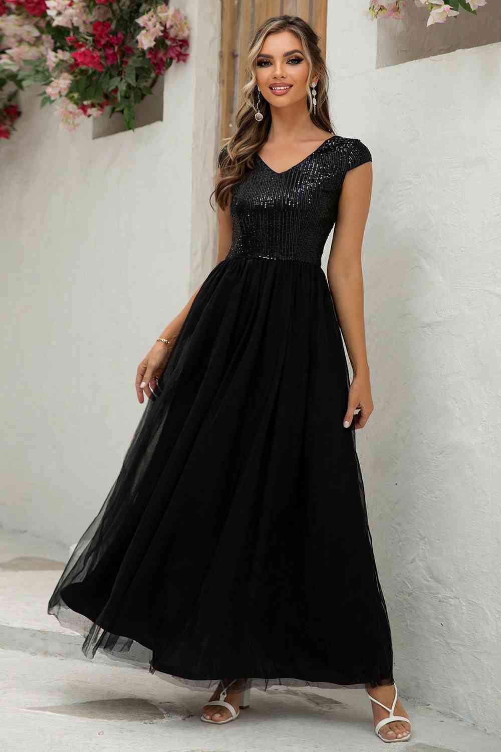 Stilla | V-hals Mesh Maxi Kjole