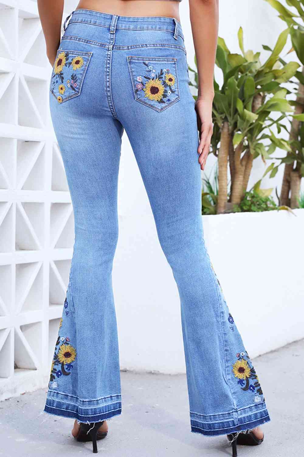 Stilla | Størrelse Blomst Broderi Slidte Bred Ben Jeans
