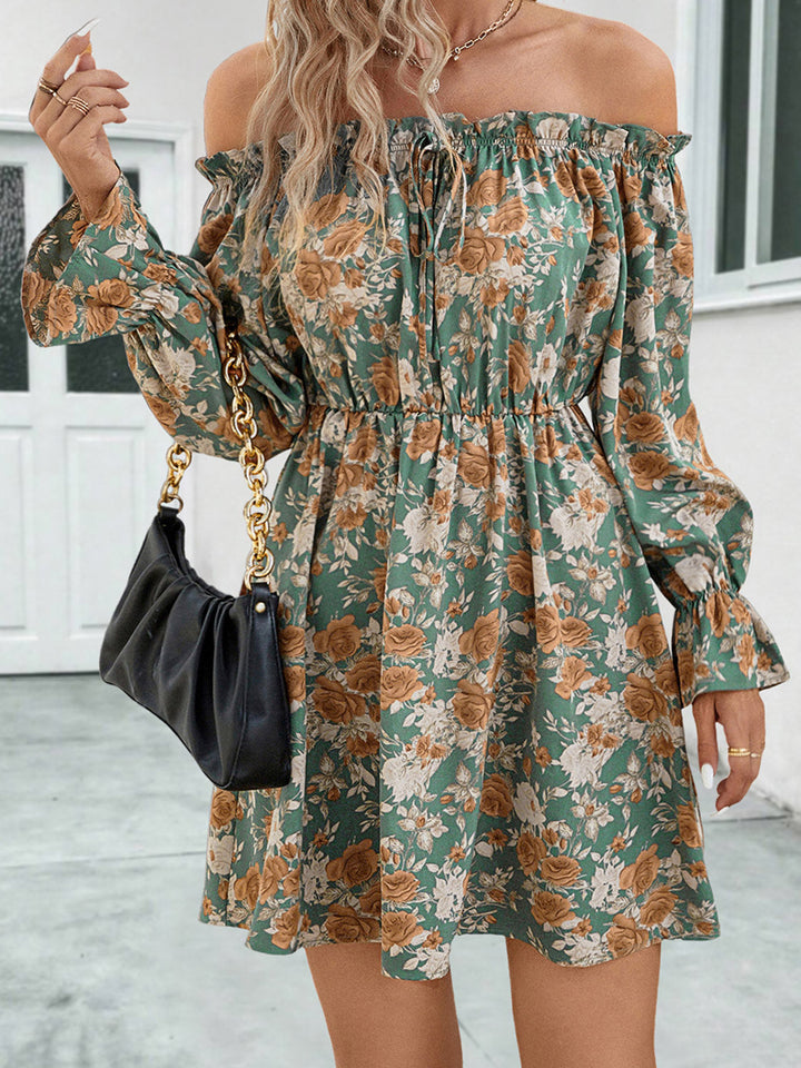 Stilla | Off-Shoulder Flounce Ærme Kjole