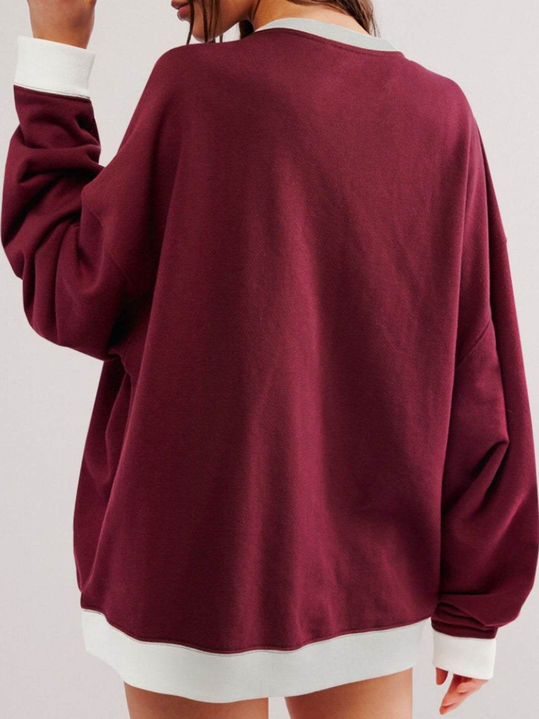 Stilla | Sweatshirt Med Kontrastfarvede Lange Ærmer og Nedfaldende Skuldre