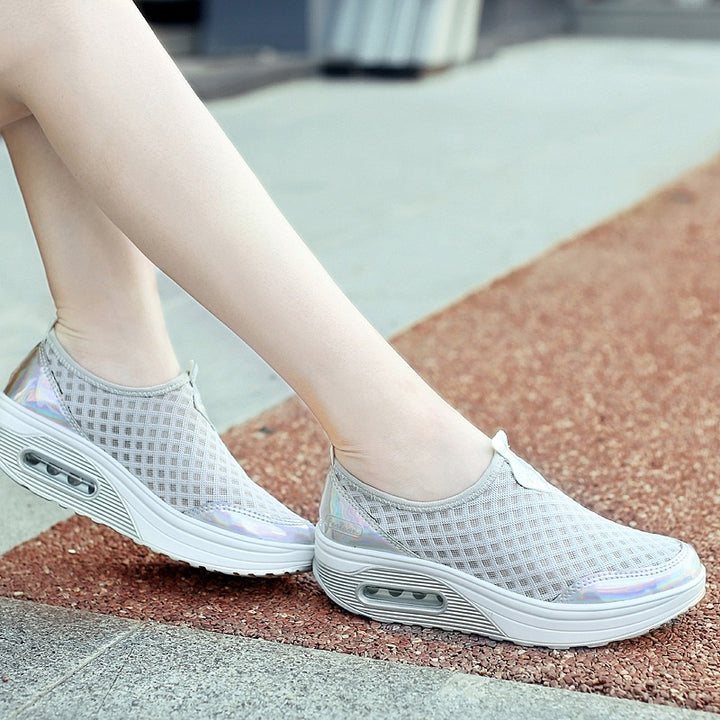 Dame nan komfortabel Slip-on kile sneakers med luftfjedret plateau og åndbart bikage mesh sko