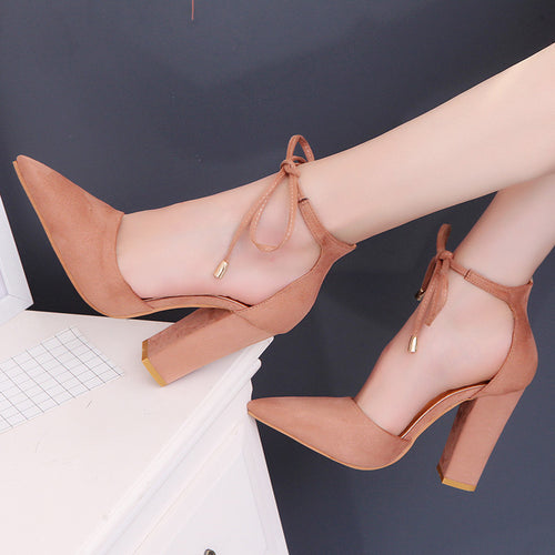 Dame High-Heel Sandaler med elegant bindingsdetalje og robust blokhæl Stilla