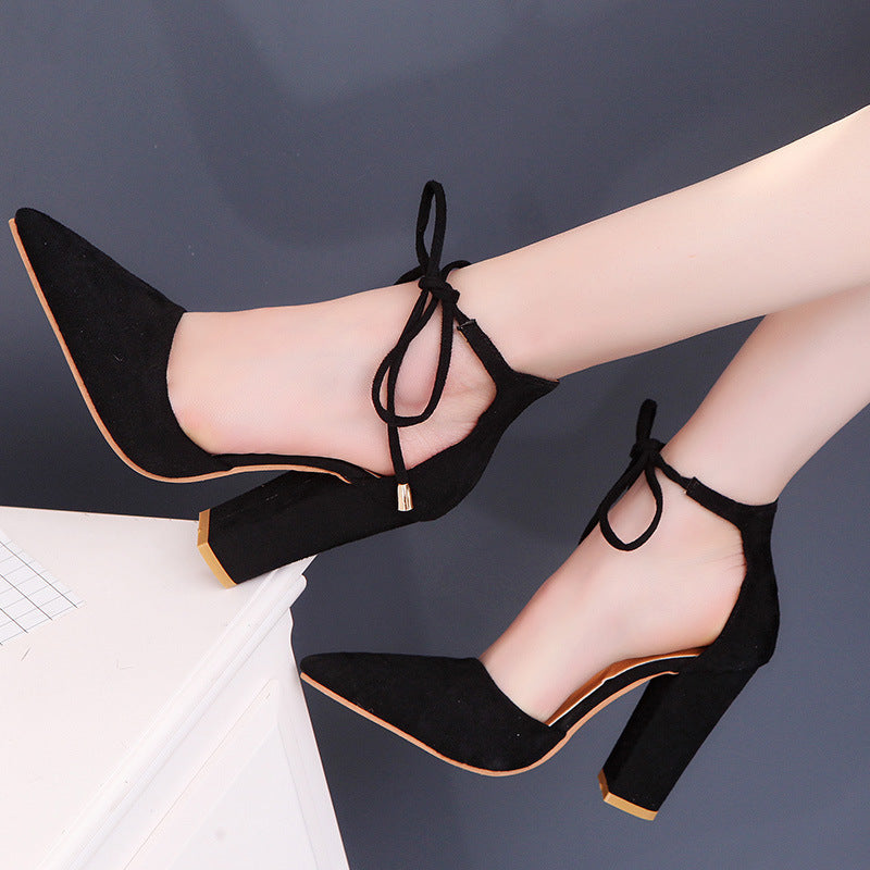 Dame High-Heel Sandaler med elegant bindingsdetalje og robust blokhæl Stilla