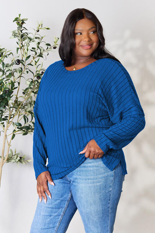 Stilla | Bae Full Size Ribbet Rund Hals Slids Strik Top