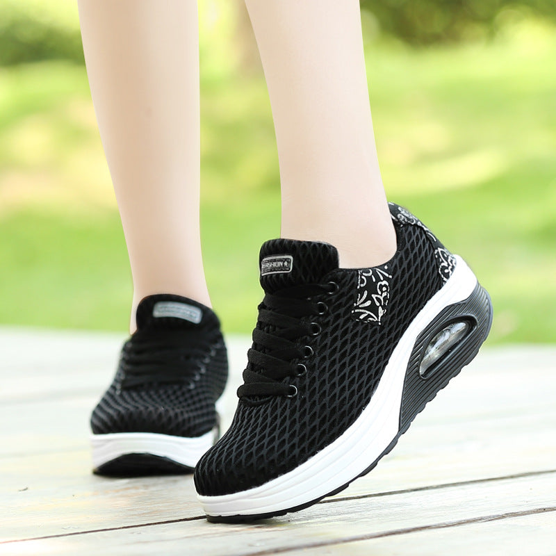 Dame nan åndbart netstof komfort sneakers med luftfjedersystem og ergonomisk kile sål Skovae