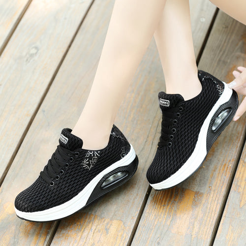 Dame nan åndbart netstof komfort sneakers med luftfjedersystem og ergonomisk kile sål Skovae
