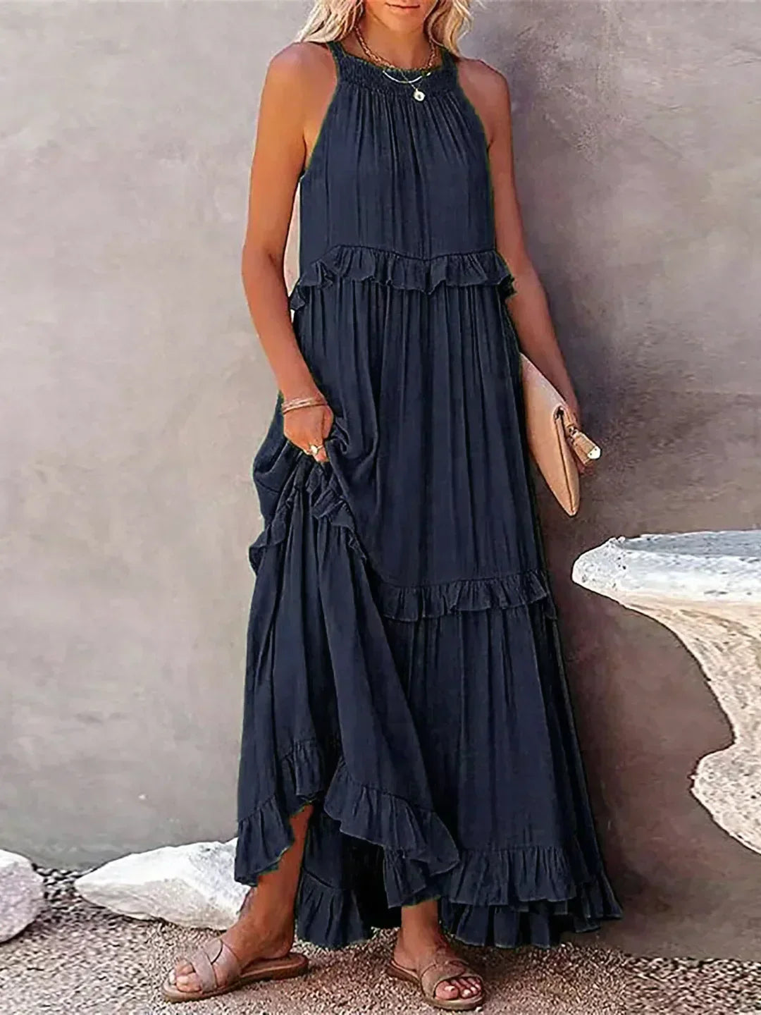 Stilla | Halter Ruffle Max Kjole