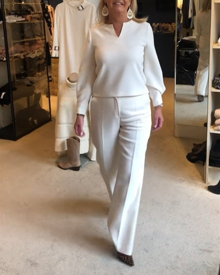 Stilla | Ensfarvet Elegant Top med V-Udskæring