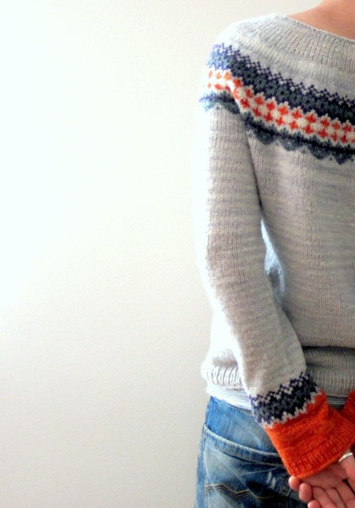 Stilla | Pullover med strikket rund halsudskæring med modetrendstryk