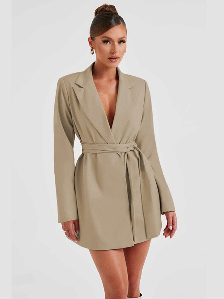 Stilla | Blazer Kjole - Figurtilpasset Pasform - Mini Længde - V-udskæring - Lange ærmer Elegant Beklædning