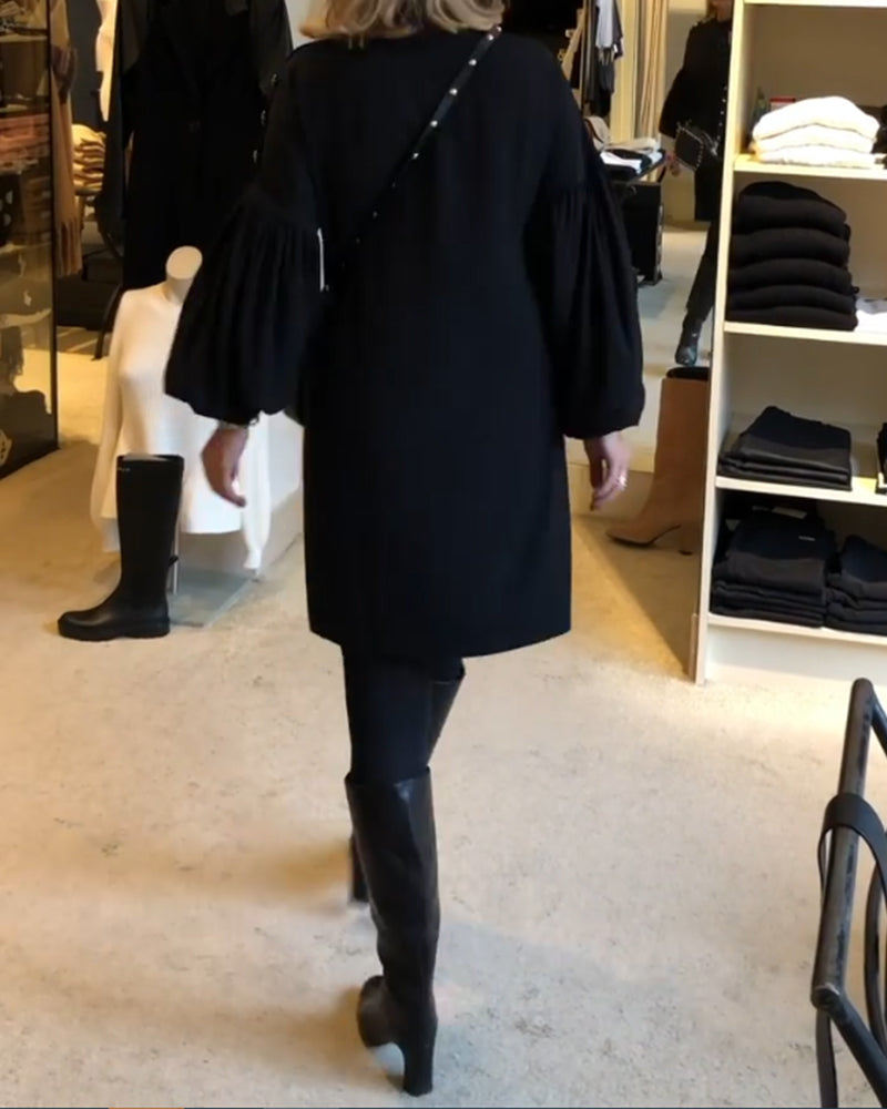 Stilla | Sort kjole med lanternesleeves