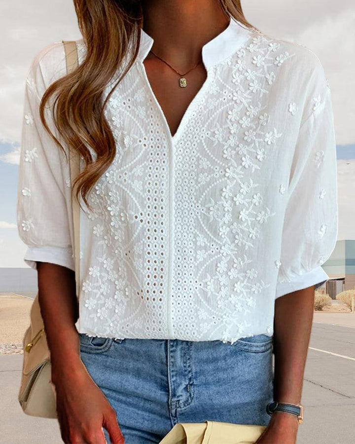 Stilla | V-Hals Ståkrave Broderet Bluse