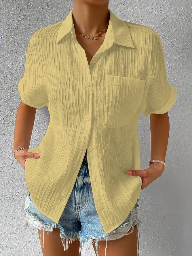 Stilla | Løstsiddende, Afslappet Bluse med Button-Down Skjortekrave