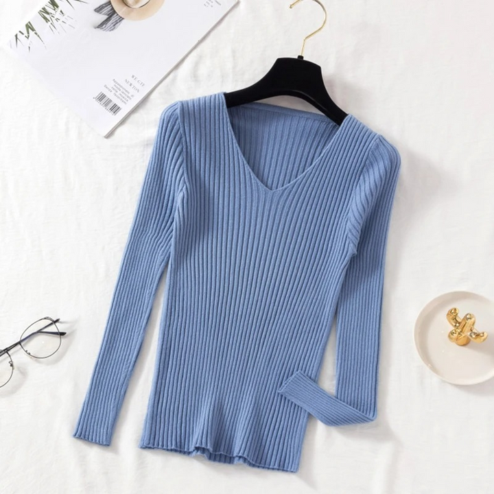 Stilla | Slim-fit-uppe med rib-v-udskæring til et smart look