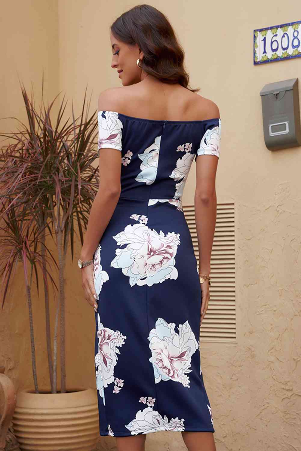 Stilla | Off-shoulder Split Kjole