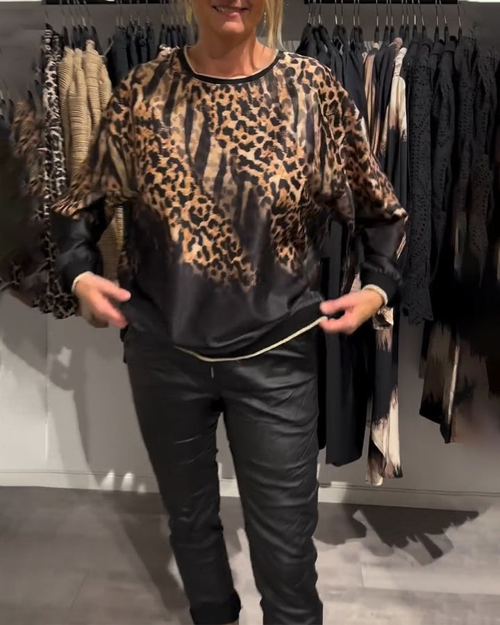 Stilla | Bluse med rund halsudskæring og leopardmønster