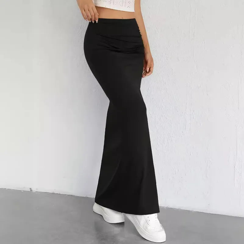 Stilla | Lang Skirt med sidelæg i Sort