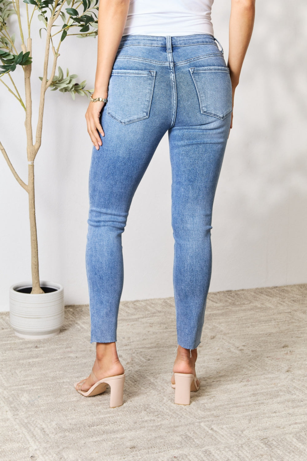 Stilla | Raw Hem Skinny Jeans