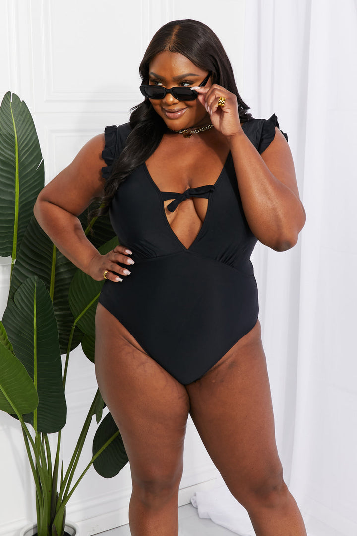 Stilla | West Swim Seashell Ruffle Sleeve Én-del I Sort