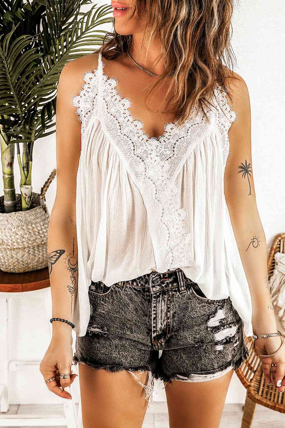 Stilla | Blondekant Halterneck Cami