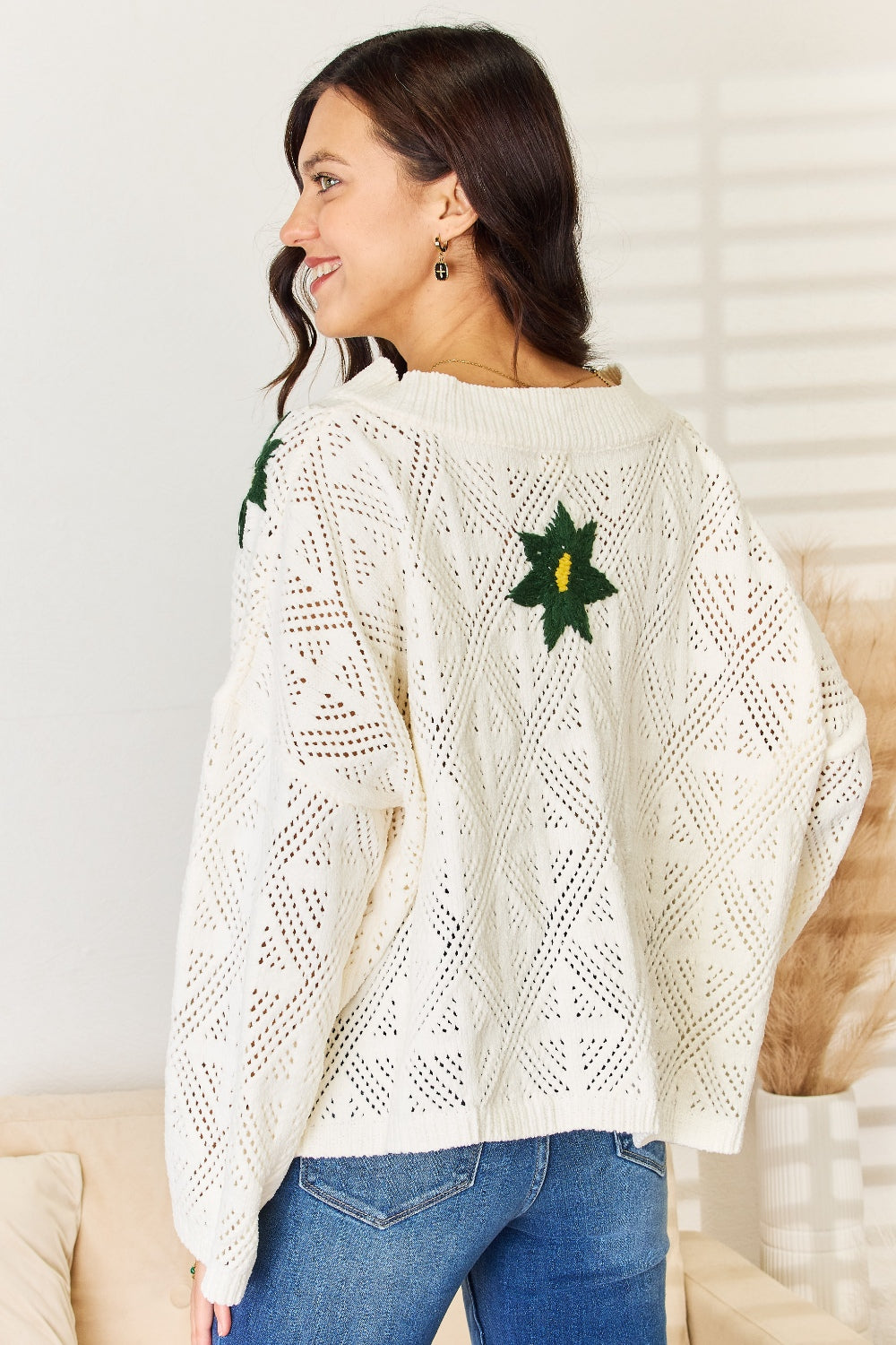 Stilla | Floral Broderet Mønster V-Hals Sweater