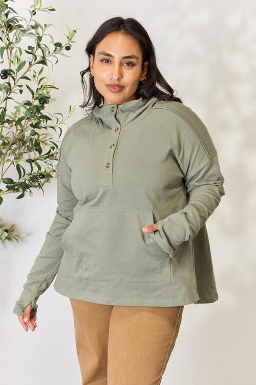 Stilla | Code Full Size Halv Knap Hoodie