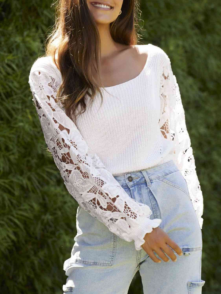 Stilla | Blonde Trim Flounce Sleeve Strik Top