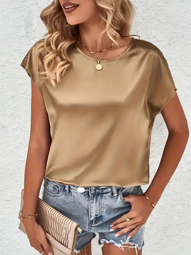 Dame Satin T-shirt med Elegant Vandfald-Udsnit og Enkle Detaljer Skovae