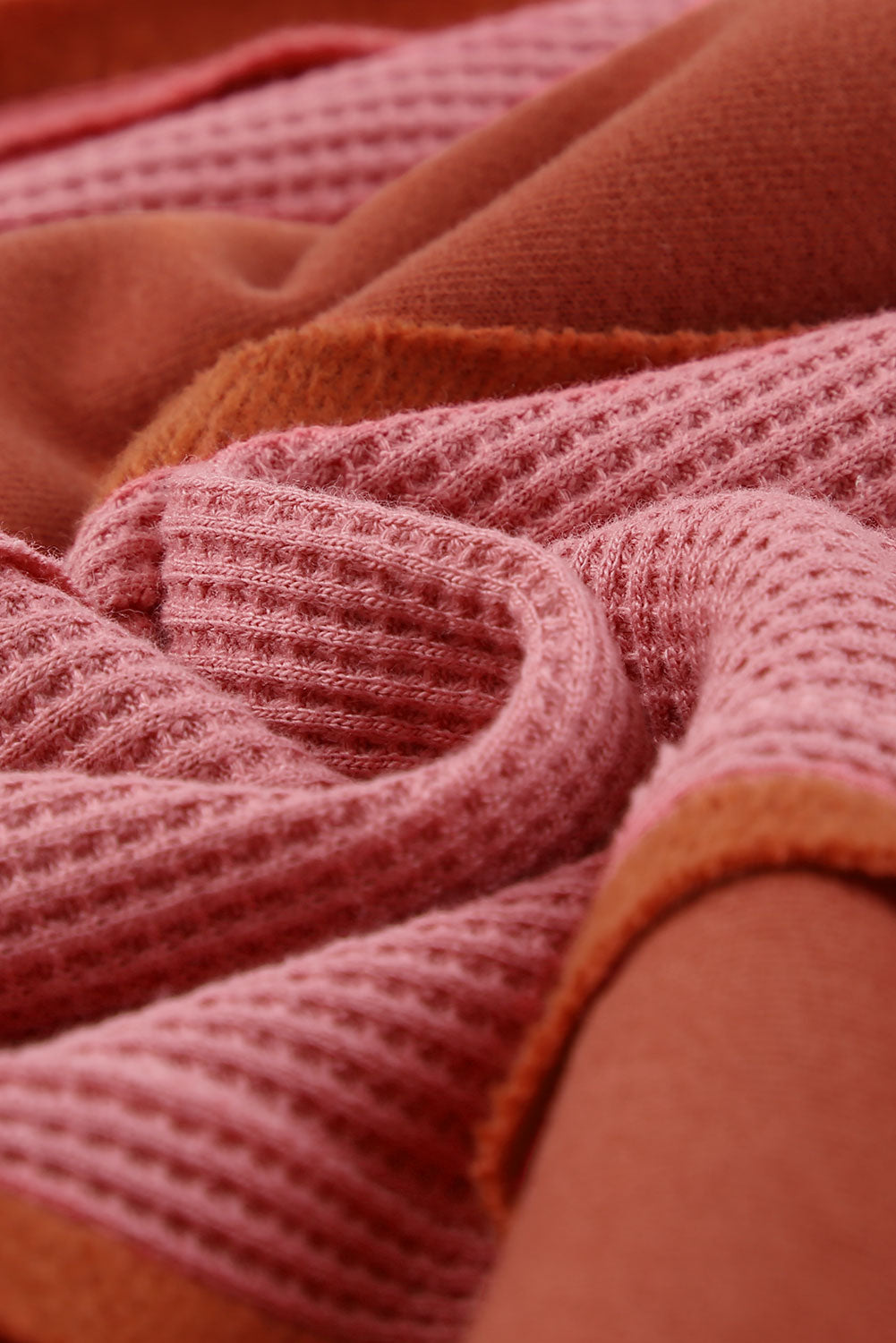 Stilla | Block Exposed Seam Top