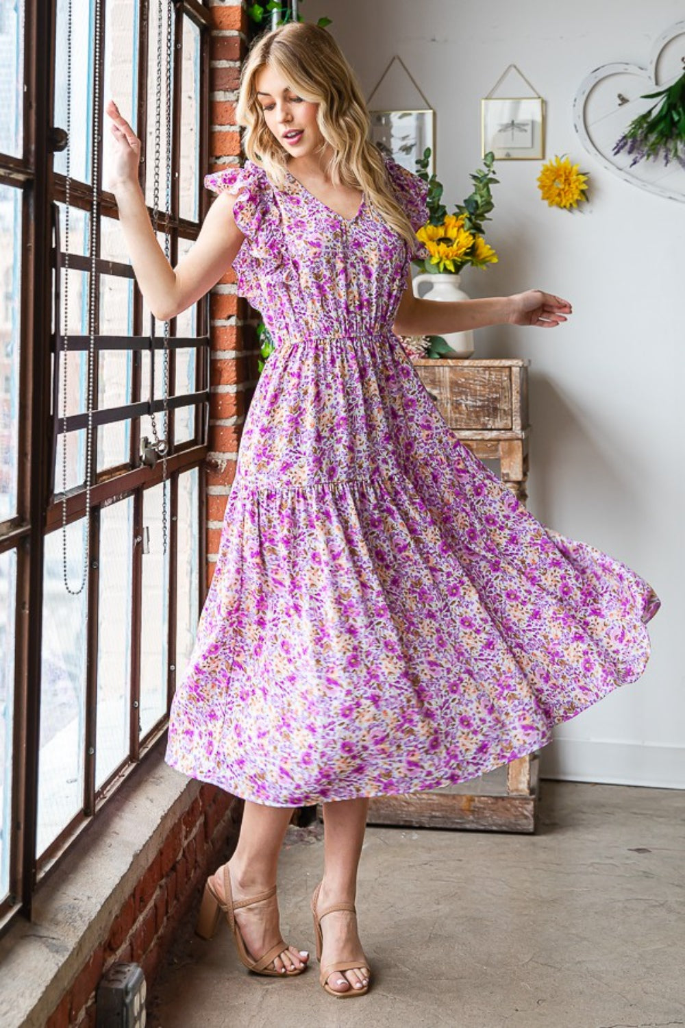 Stilla | J Printed V-hals Ruffled Midi Kjole