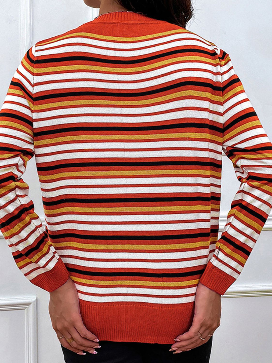 Stilla | Pullover med lange ærmer og rund hals med glinsende striber