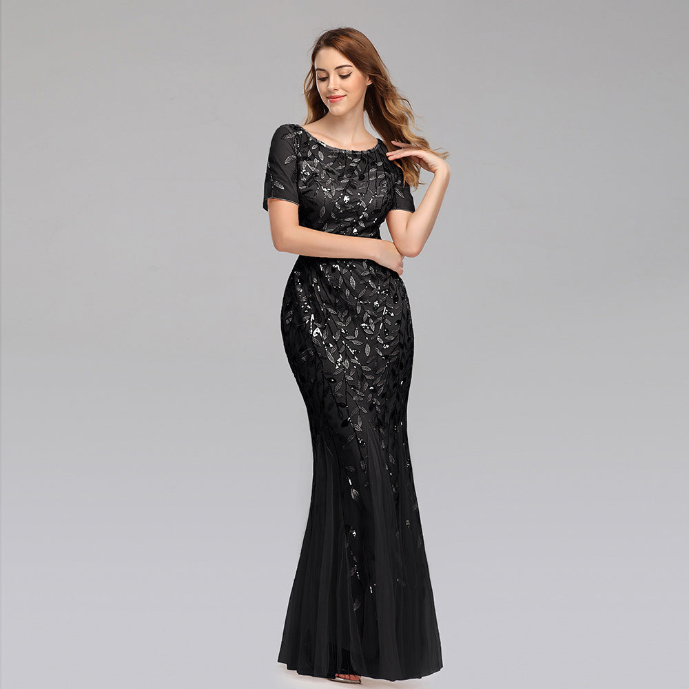 Stilla | Elegant Aftenkjole med Blonder & Broderi