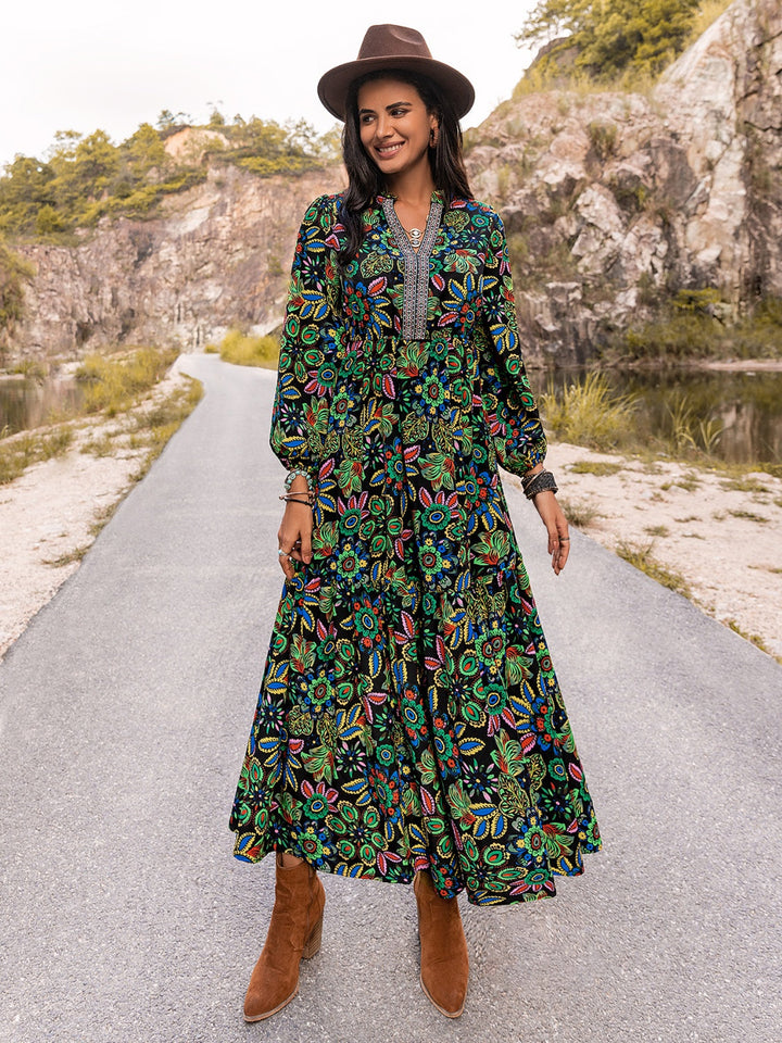 Stilla | Notched Neck Maxi Kjole