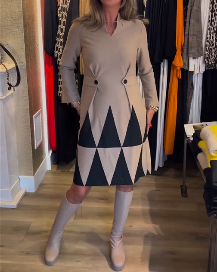 Stilla | Kjole med Geometrisk Print